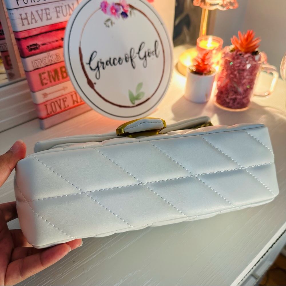 2 in 1 Classic Fashion Quilted White Shoulder Bag with Gold Chain and Clasp - Picture 11 of 12